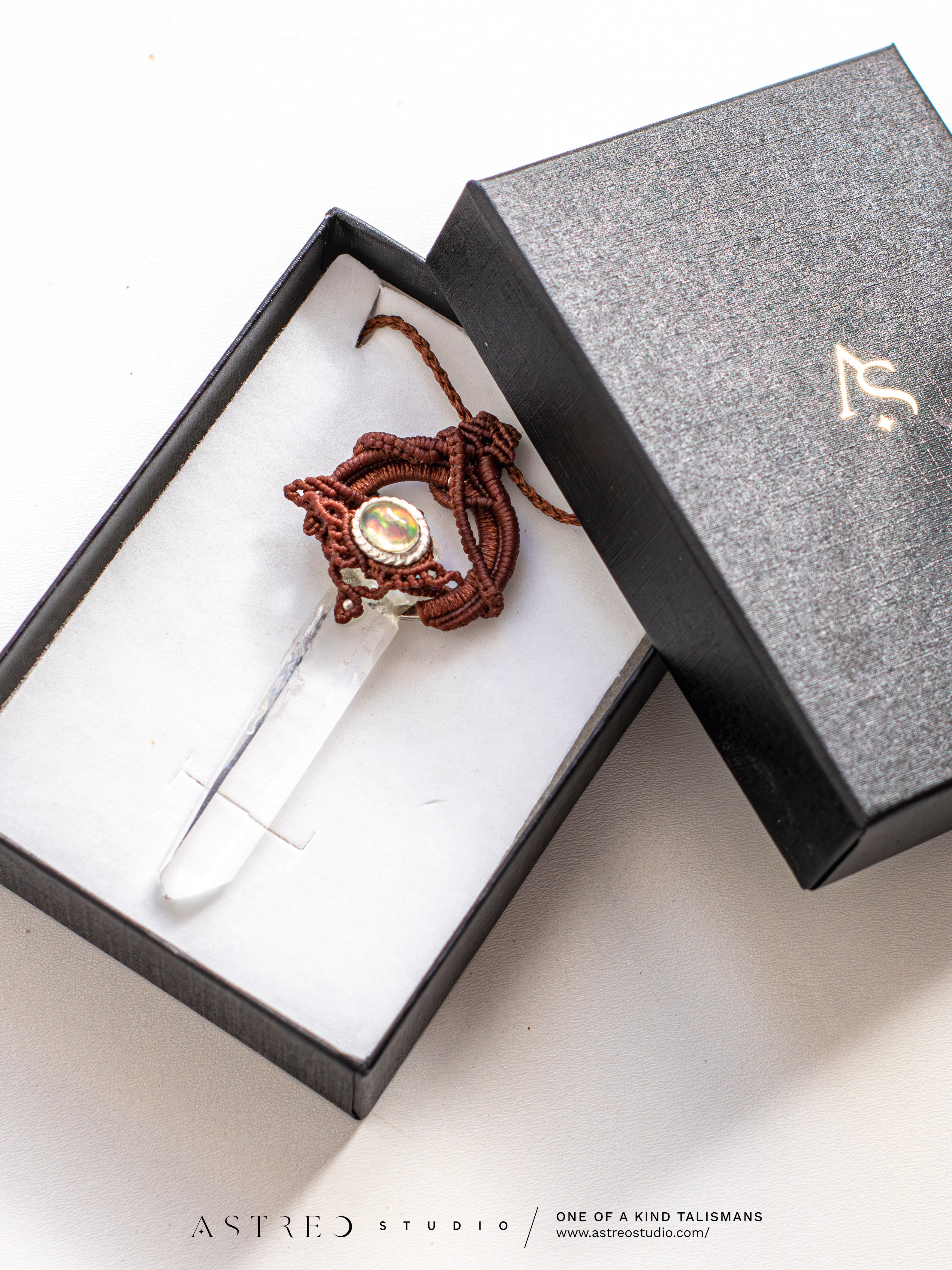 Macrame Necklace Master Quartz I: Lemurian Wand