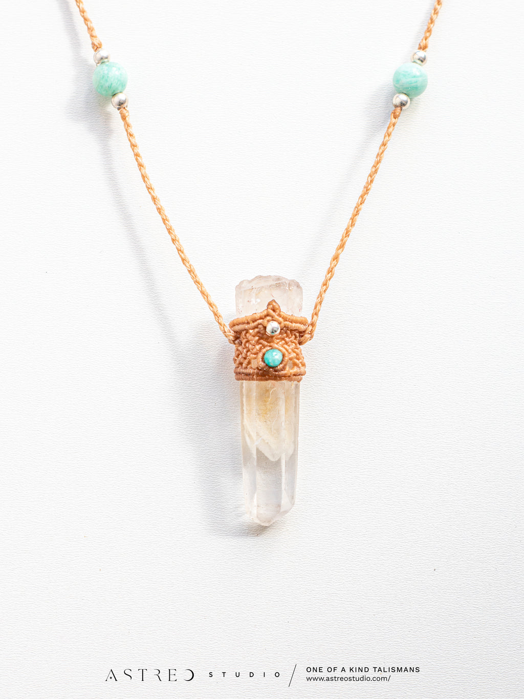 Macramé ketting Master Quartz VI: Ghost met Amazonieten.