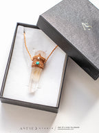 Macramé ketting Master Quartz VI: Ghost met Amazonieten.