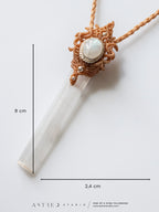 Macramé ketting met seleniet en maansteen. 