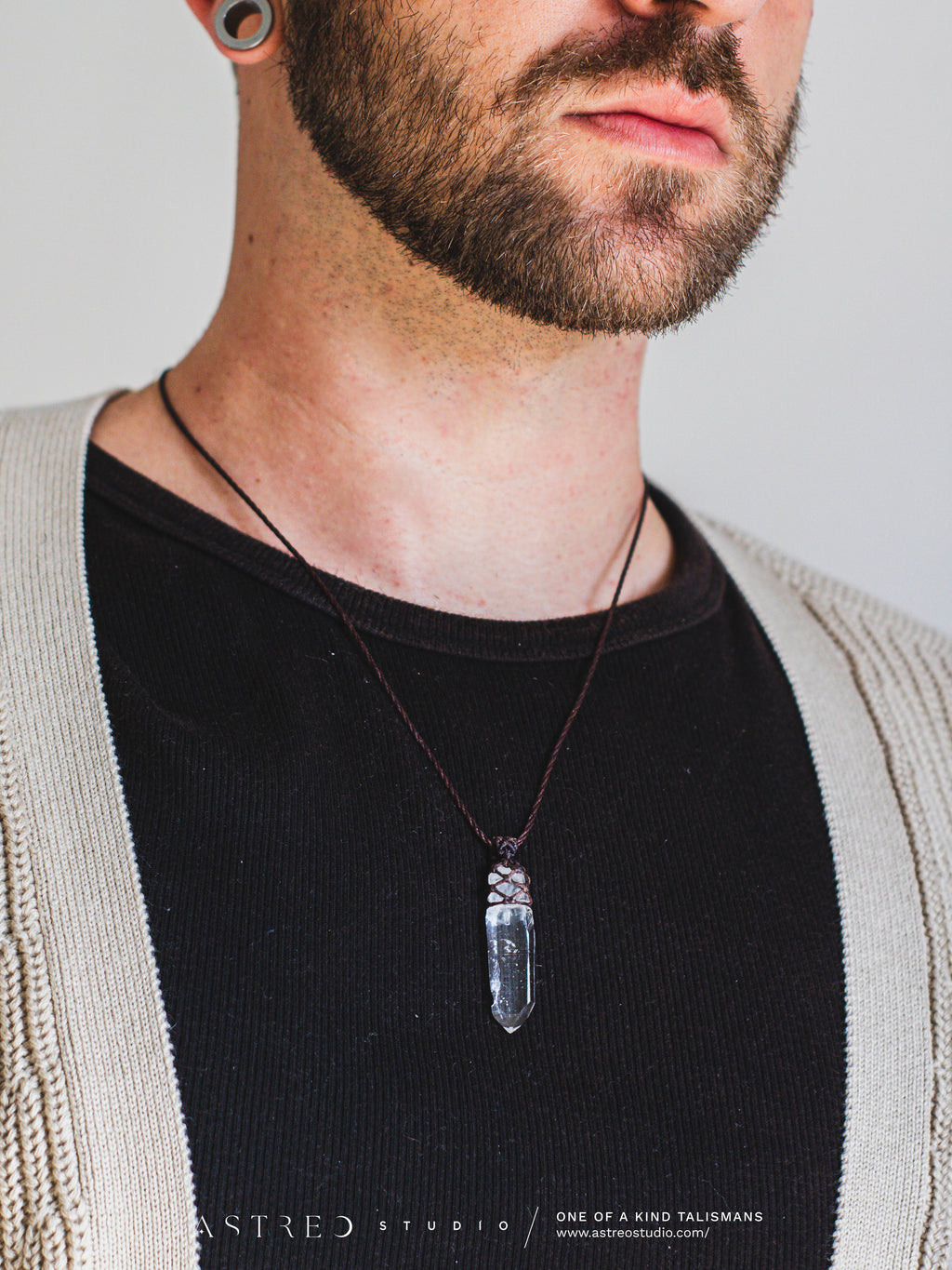 Eenvoudige verstelbare macramé ketting met diverse kwartsstenen 