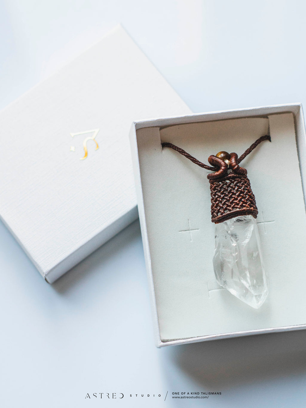 Macramé ketting Master Quartz VI: Ghost met Amazonieten.