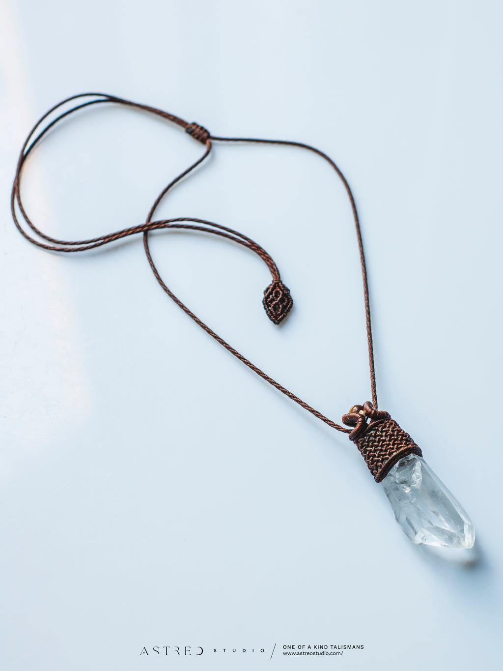 Macramé ketting Master Quartz VI: Ghost met Amazonieten.