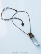 Macramé ketting Master Quartz VI: Ghost met Amazonieten.