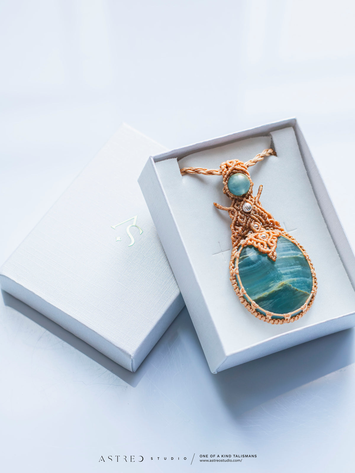 Collar Macrame Onix Cielo