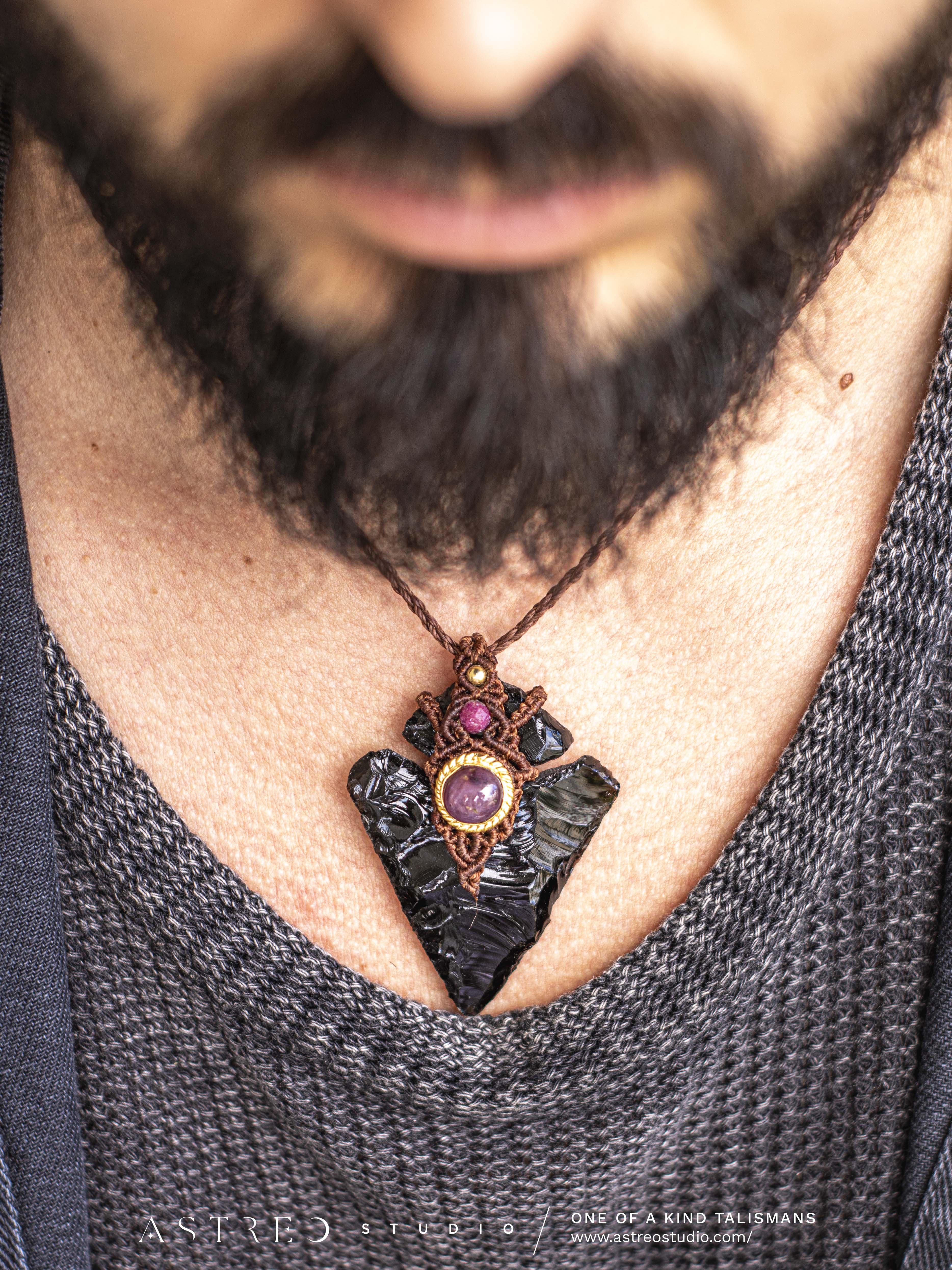 Collar Macrame Obsidiana y Rubi