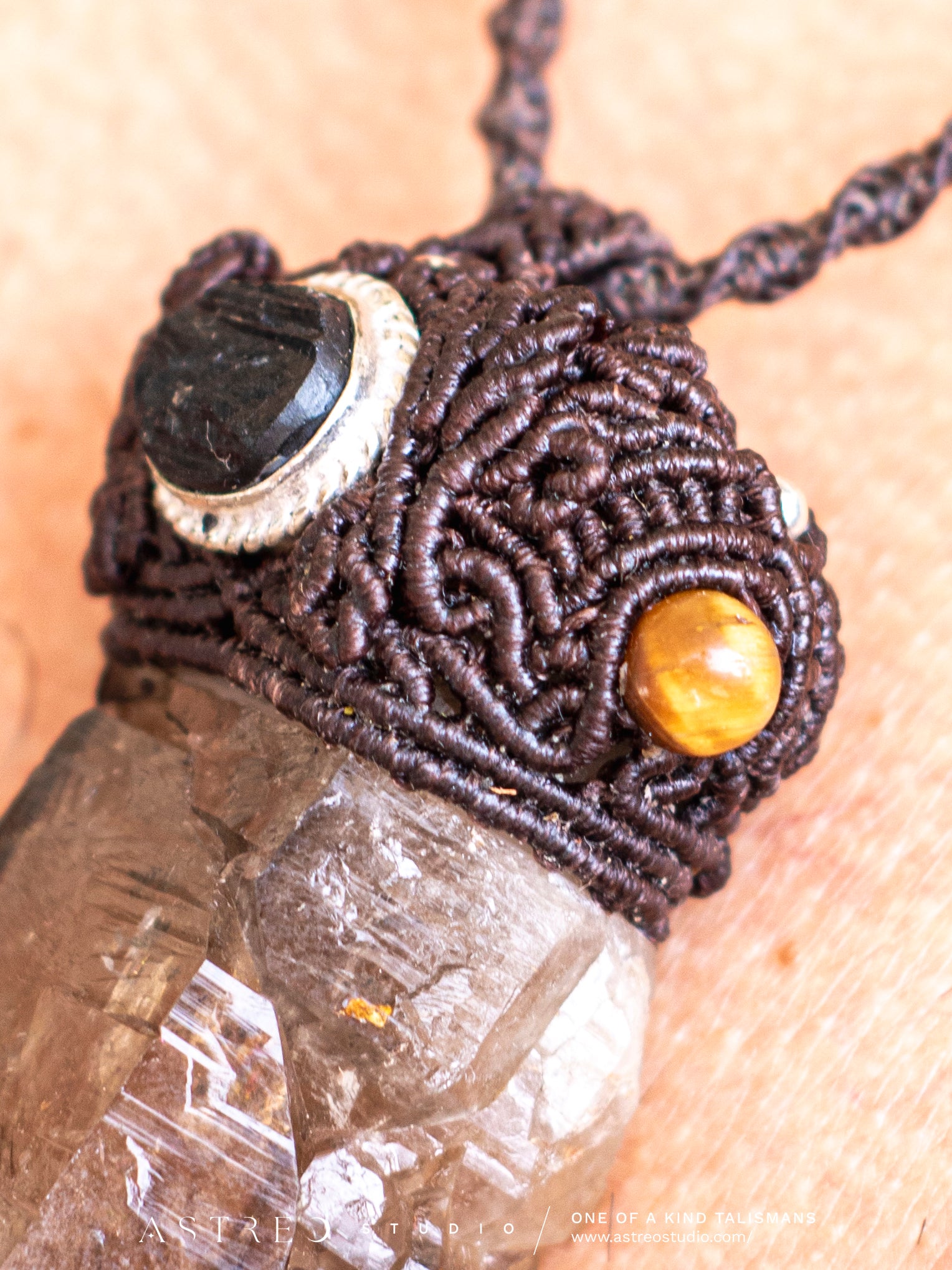 Collar Macrame Cuarzo Elestial con Turmalina Negra e Inclusiones
