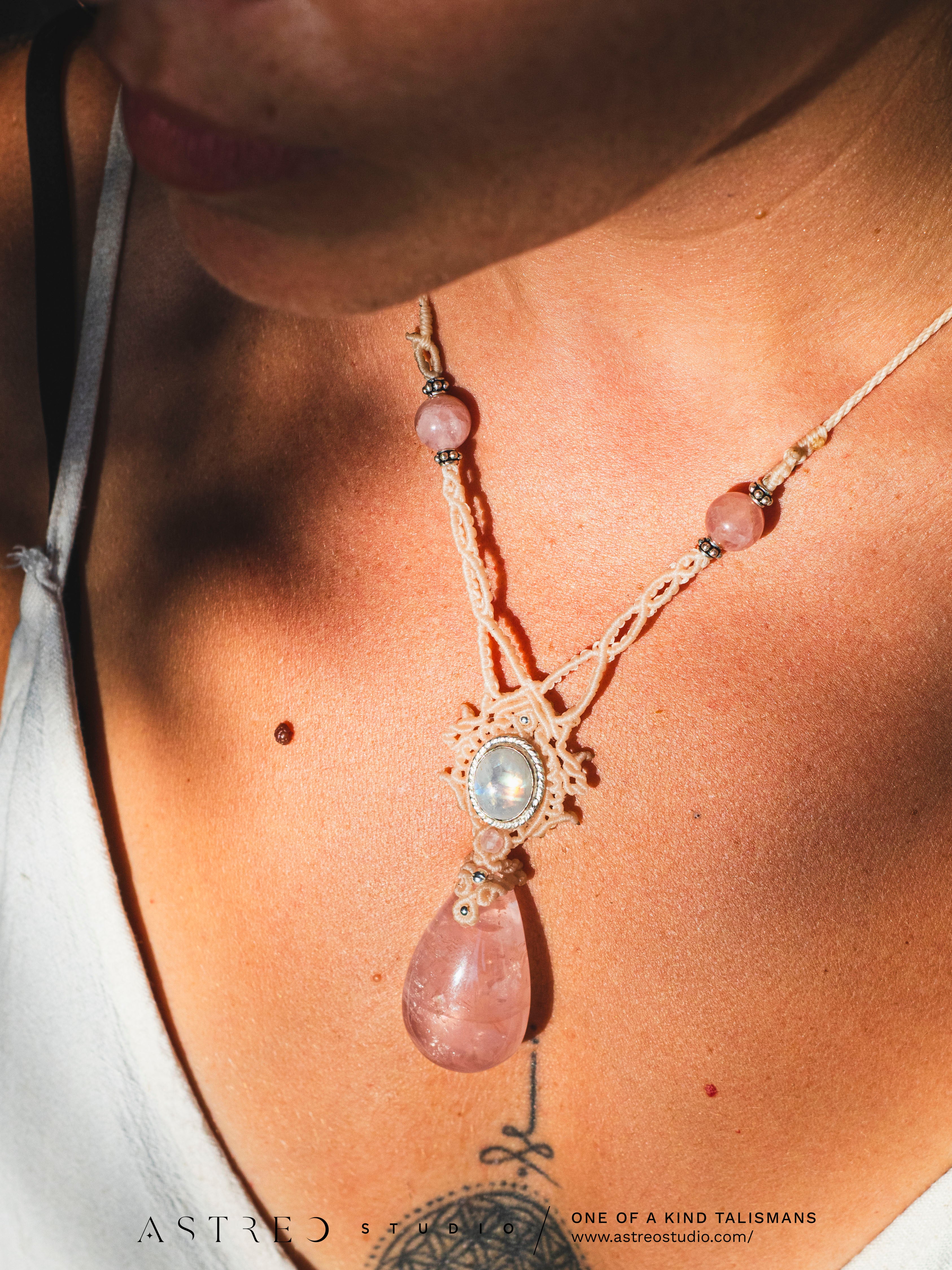 Collar Macramé Cuarzo Rosa A +++ y Piedra Luna