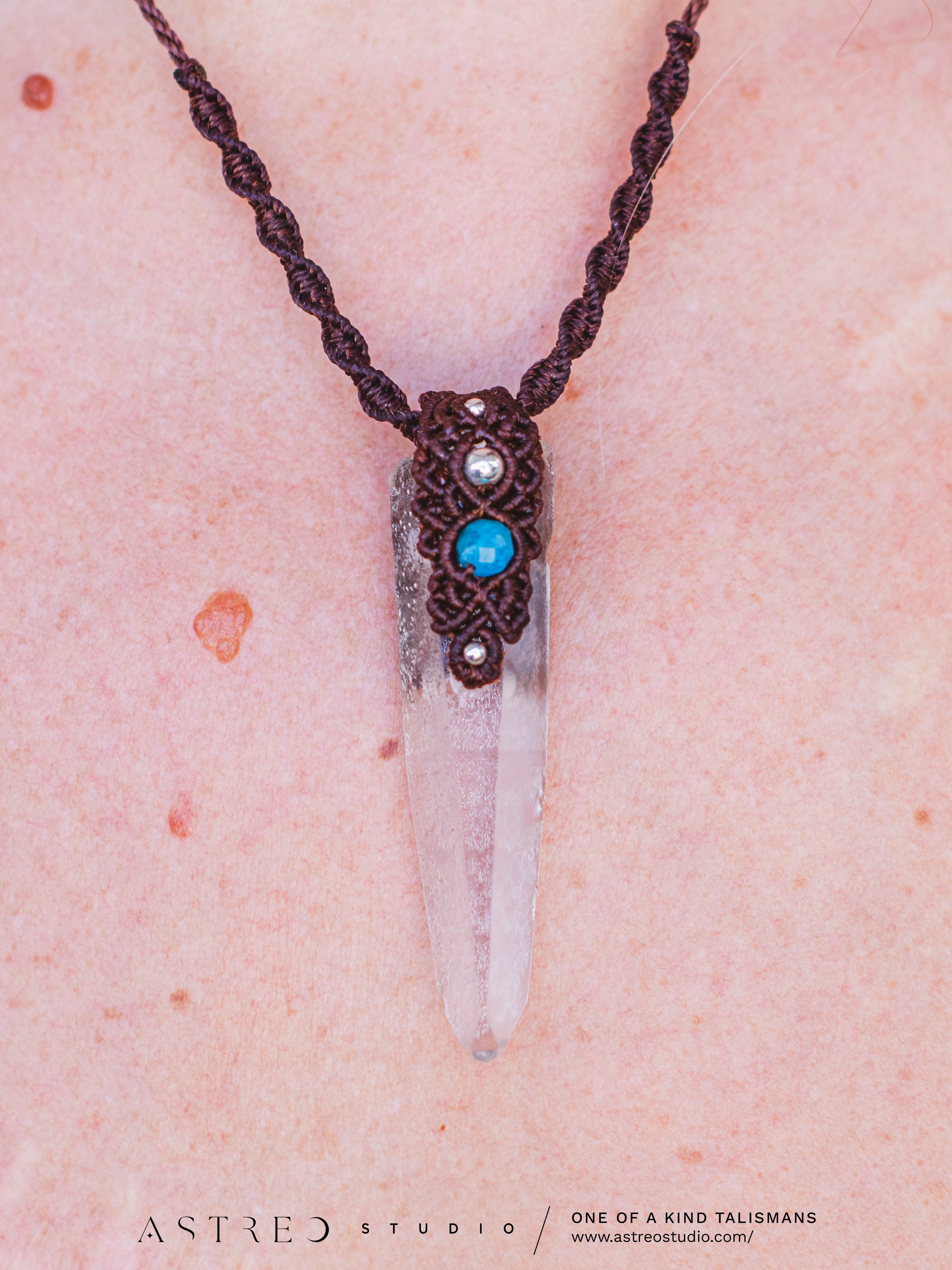 Collar Macrame Cuarzo Hematoide y Apatito