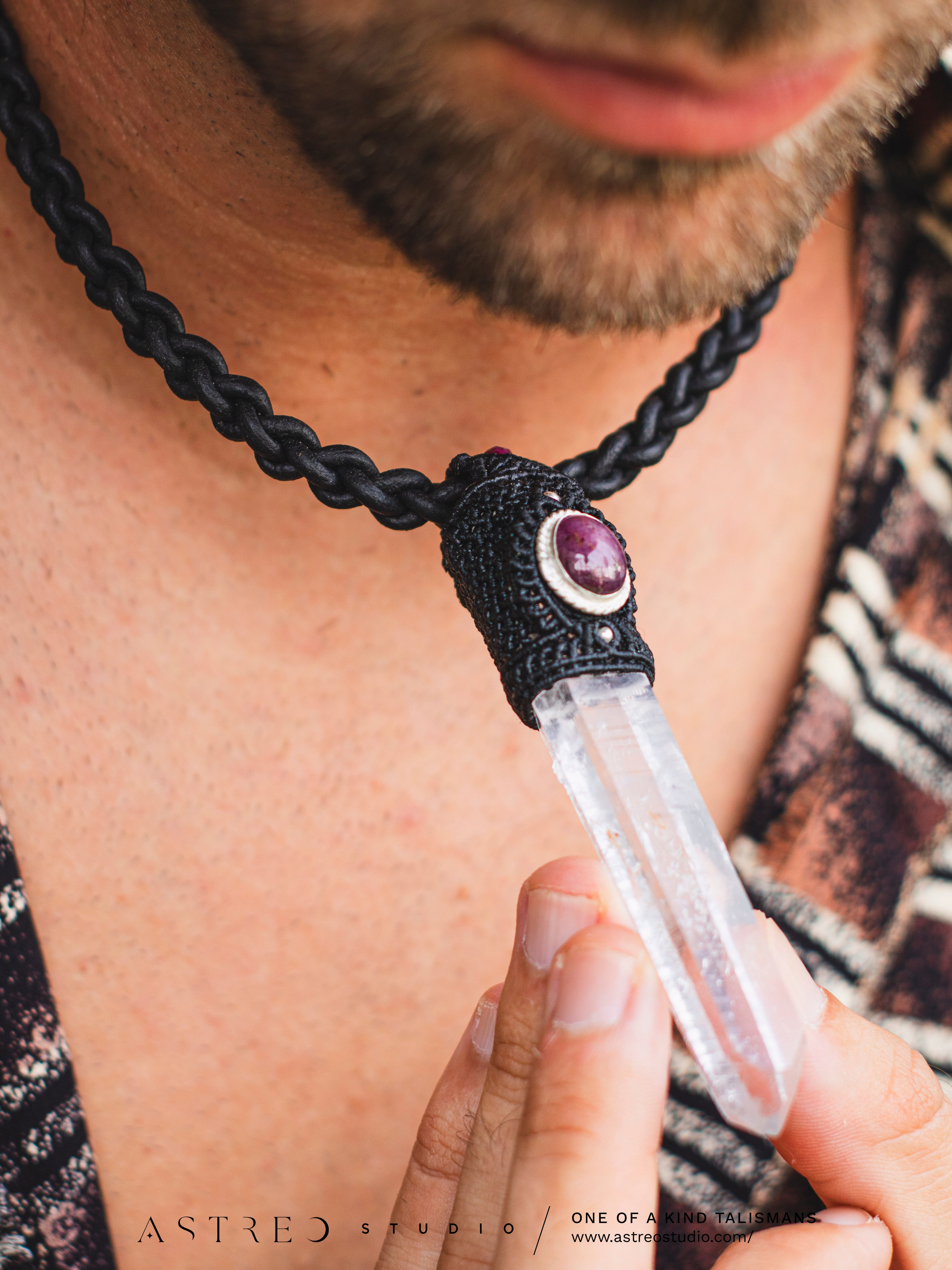 Collar Macrame y Cuero Cuarzo Lemuriano A+++ y Rubi Star