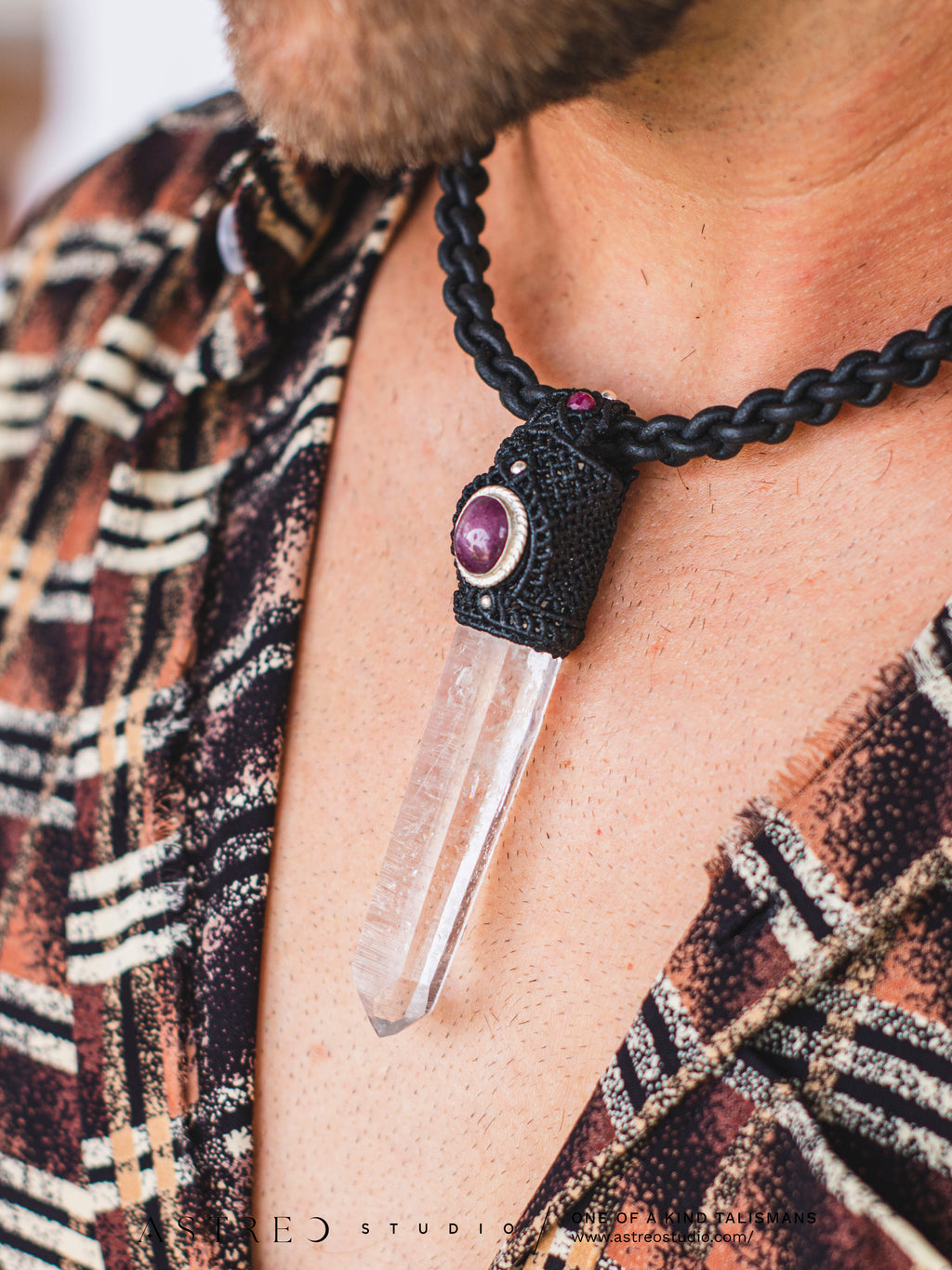 Collar Macrame y Cuero Cuarzo Lemuriano A+++ y Rubi Star