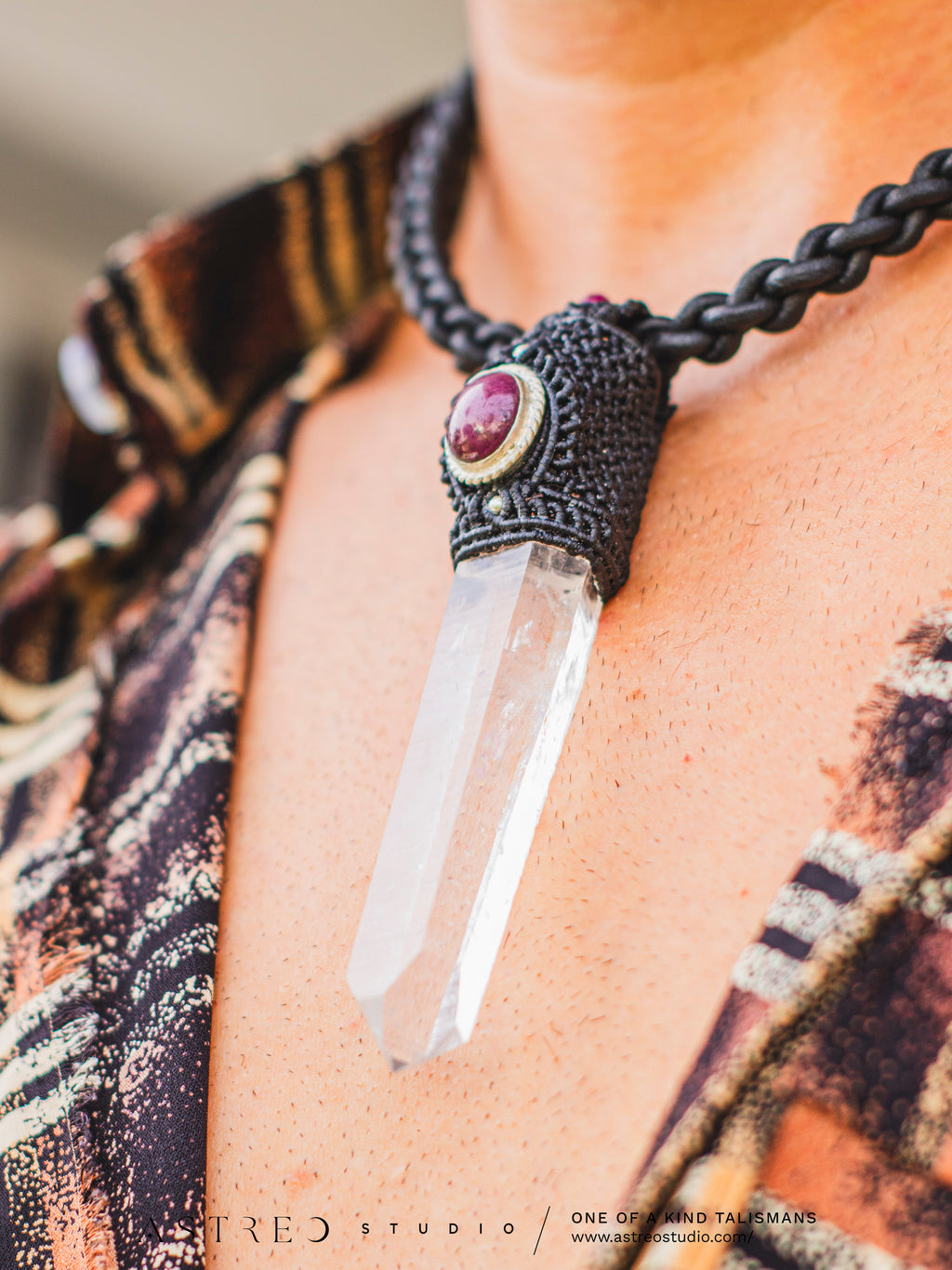 Collar Macrame y Cuero Cuarzo Lemuriano A+++ y Rubi Star