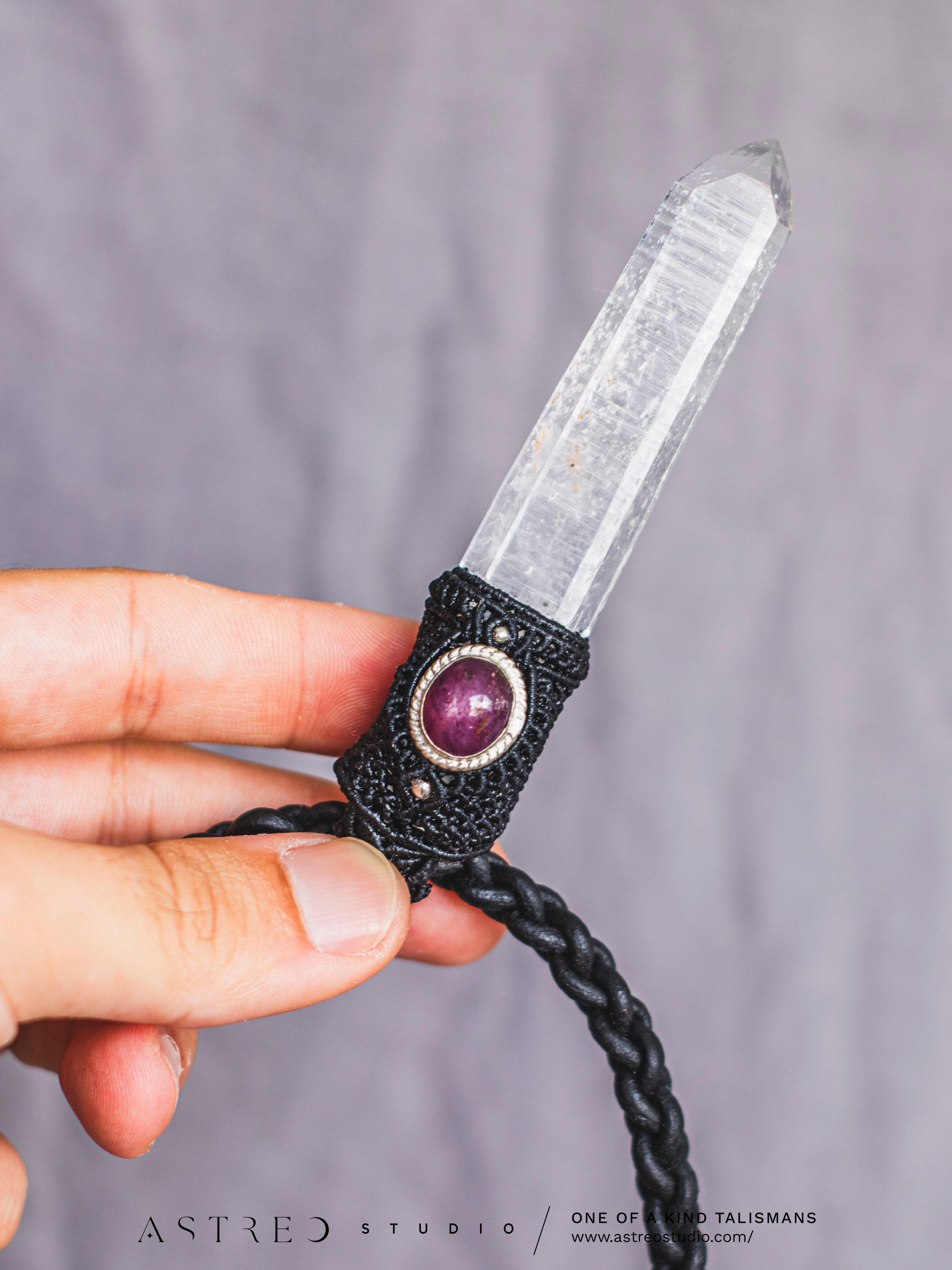 Collar Macrame y Cuero Cuarzo Lemuriano A+++ y Rubi Star