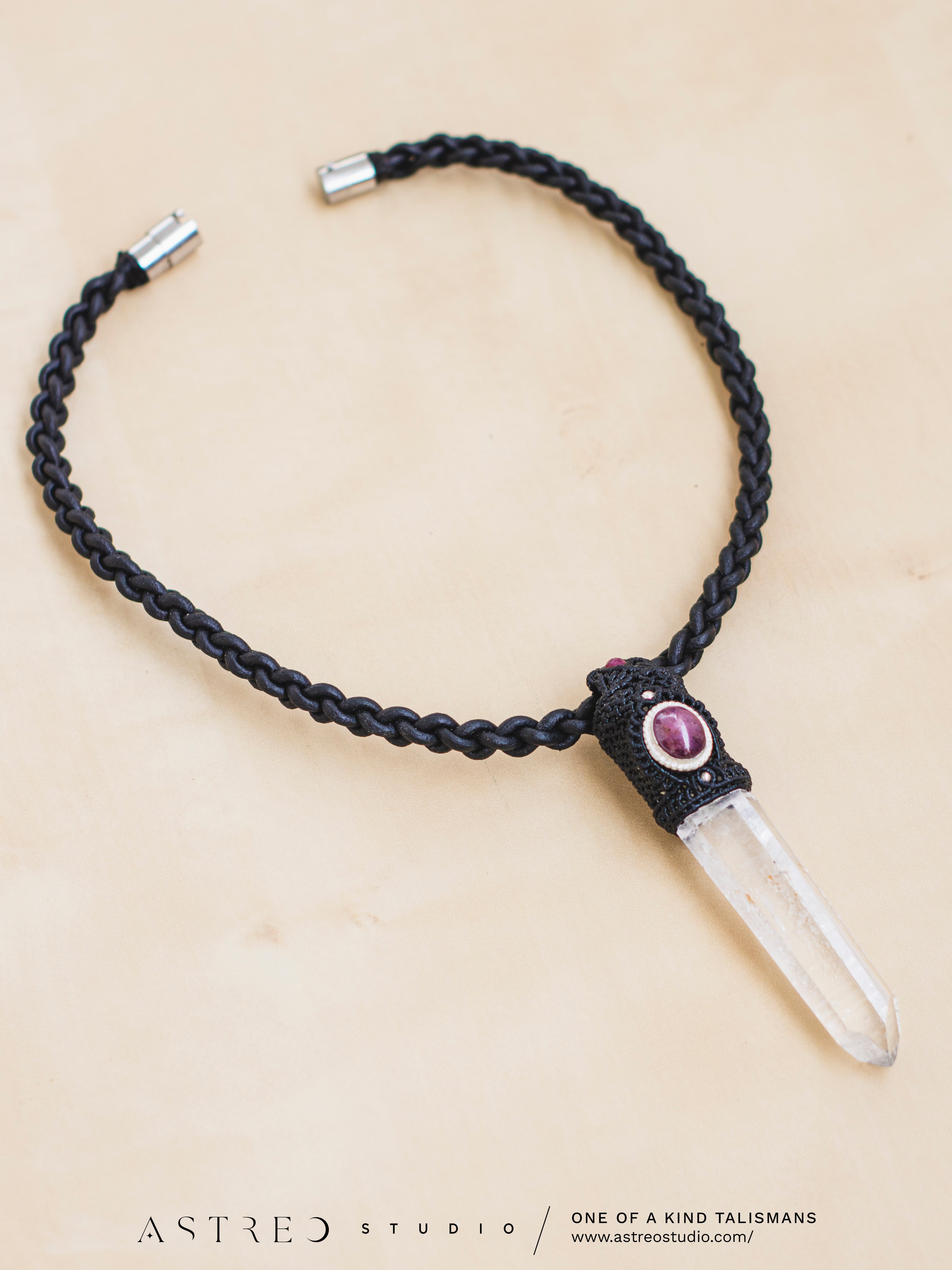 Collar Macrame y Cuero Cuarzo Lemuriano A+++ y Rubi Star