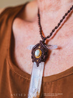 Collar Macrame Espada Cuarzo Lemuriano Golden Healer y Opalo Etiope