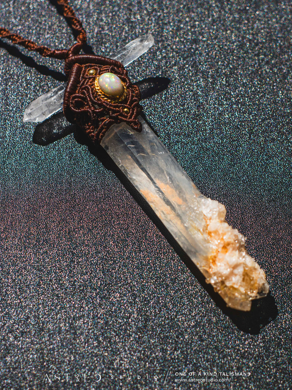 Collar Macrame Espada Cuarzo Lemuriano Golden Healer y Opalo Etiope