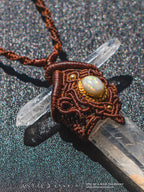 Collar Macrame Espada Cuarzo Lemuriano Golden Healer y Opalo Etiope