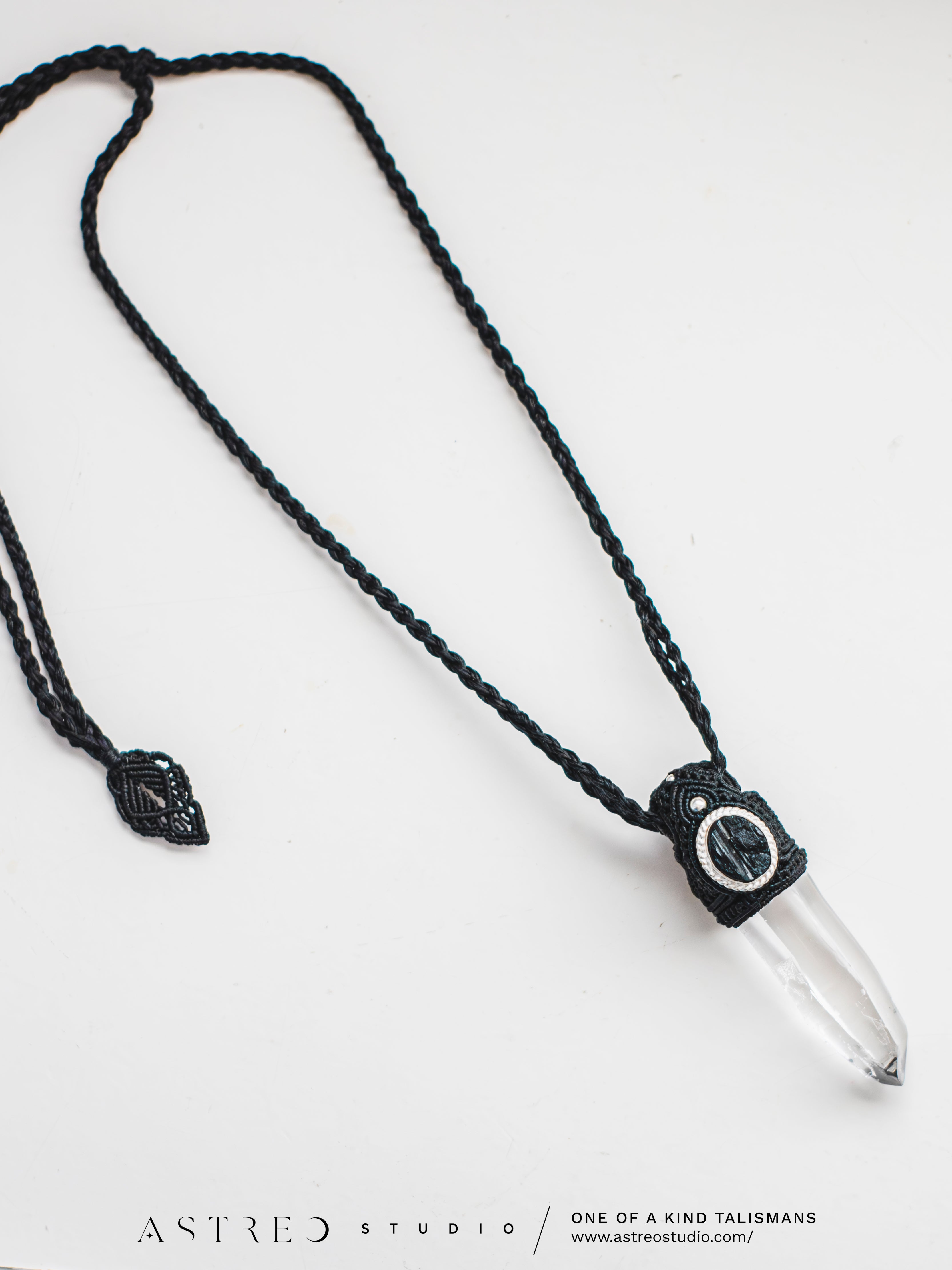 Collar Macrame Cuarzo Alpino y Turmalina Negra