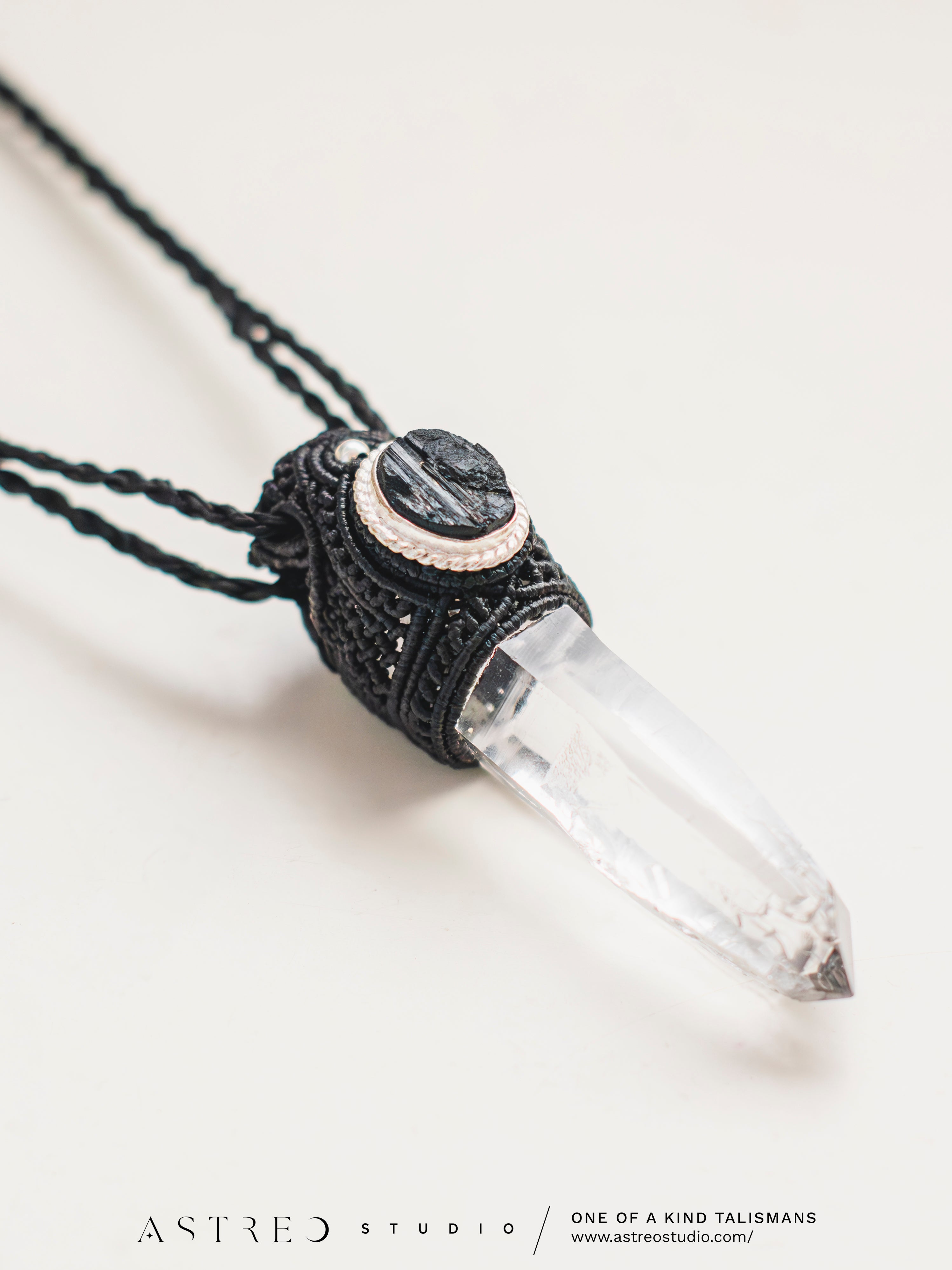 Collar Macrame Cuarzo Alpino y Turmalina Negra