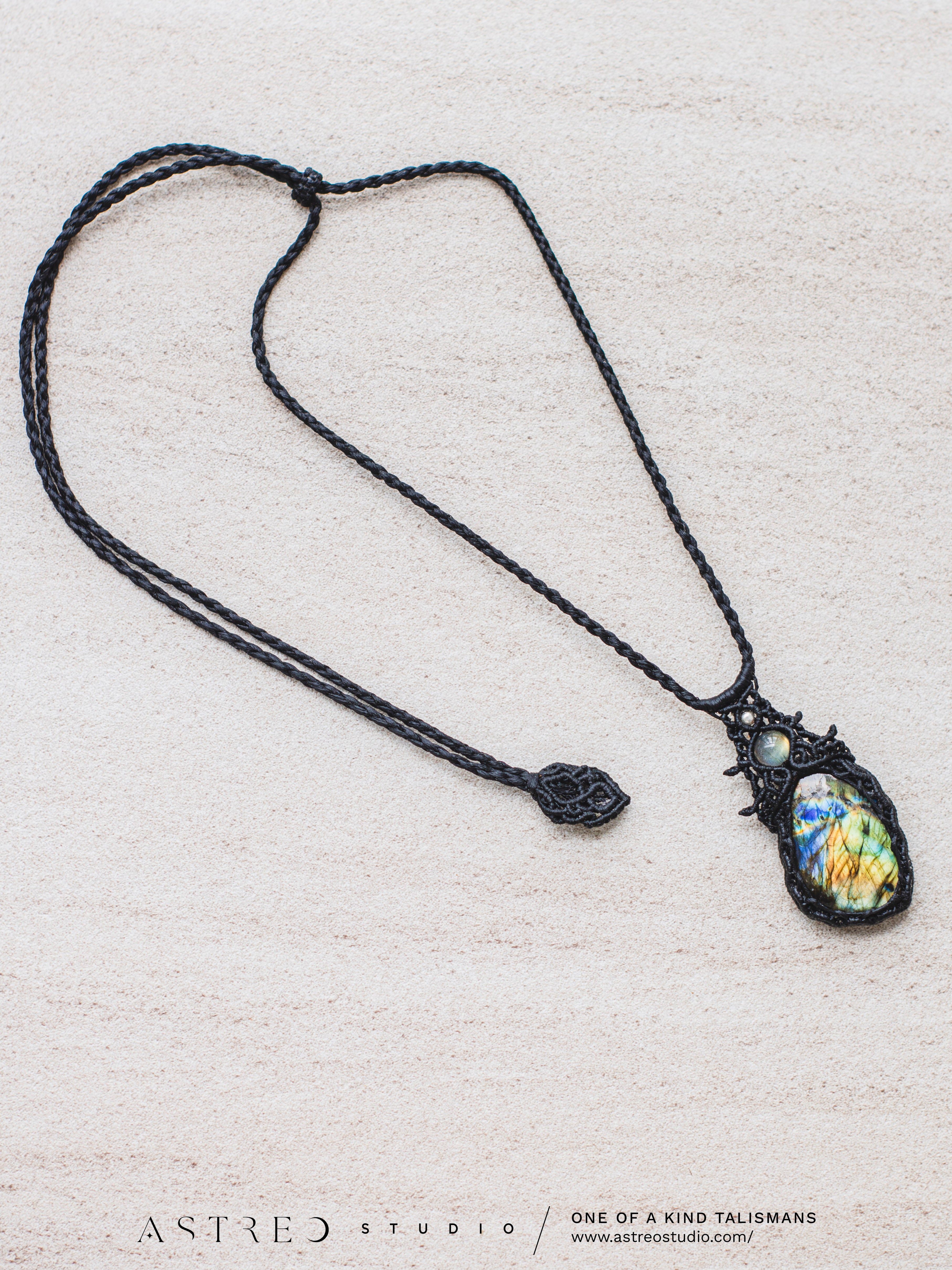 Collar Macrame Labradorita Asimetrica