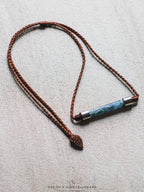 Buisvormige kyaniet macramé ketting