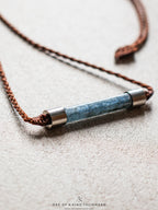 Buisvormige kyaniet macramé ketting