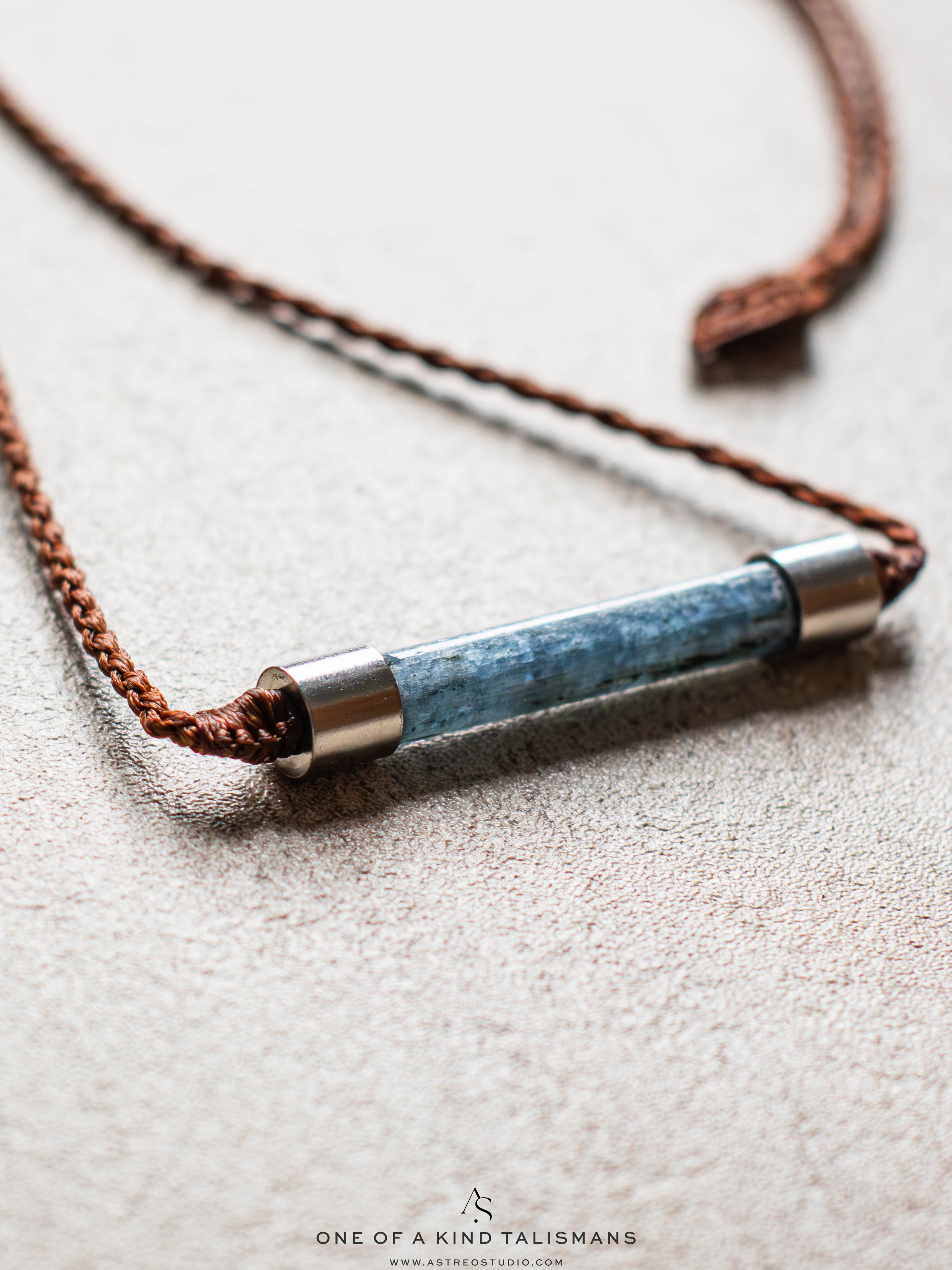 Collar Macrame Cianita Tubular