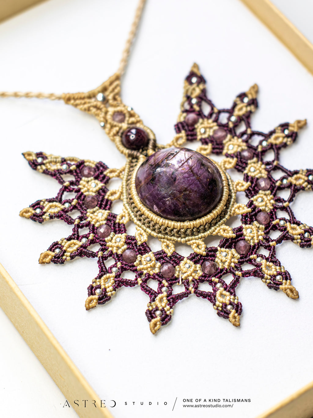 Collar Macrame Mandala con Rubi y Lepidolitas