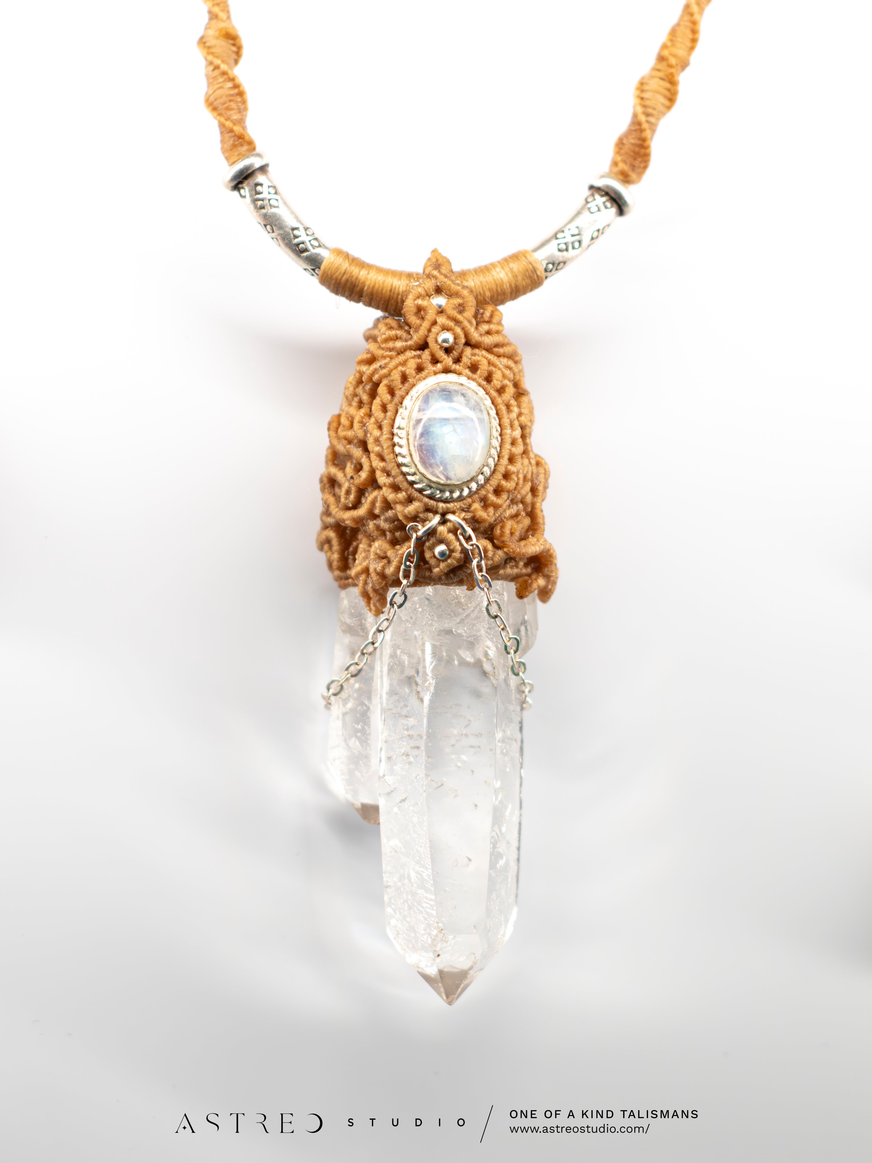 Collar Macrame Cuarzo Maestro Gemelo y Piedra Luna
