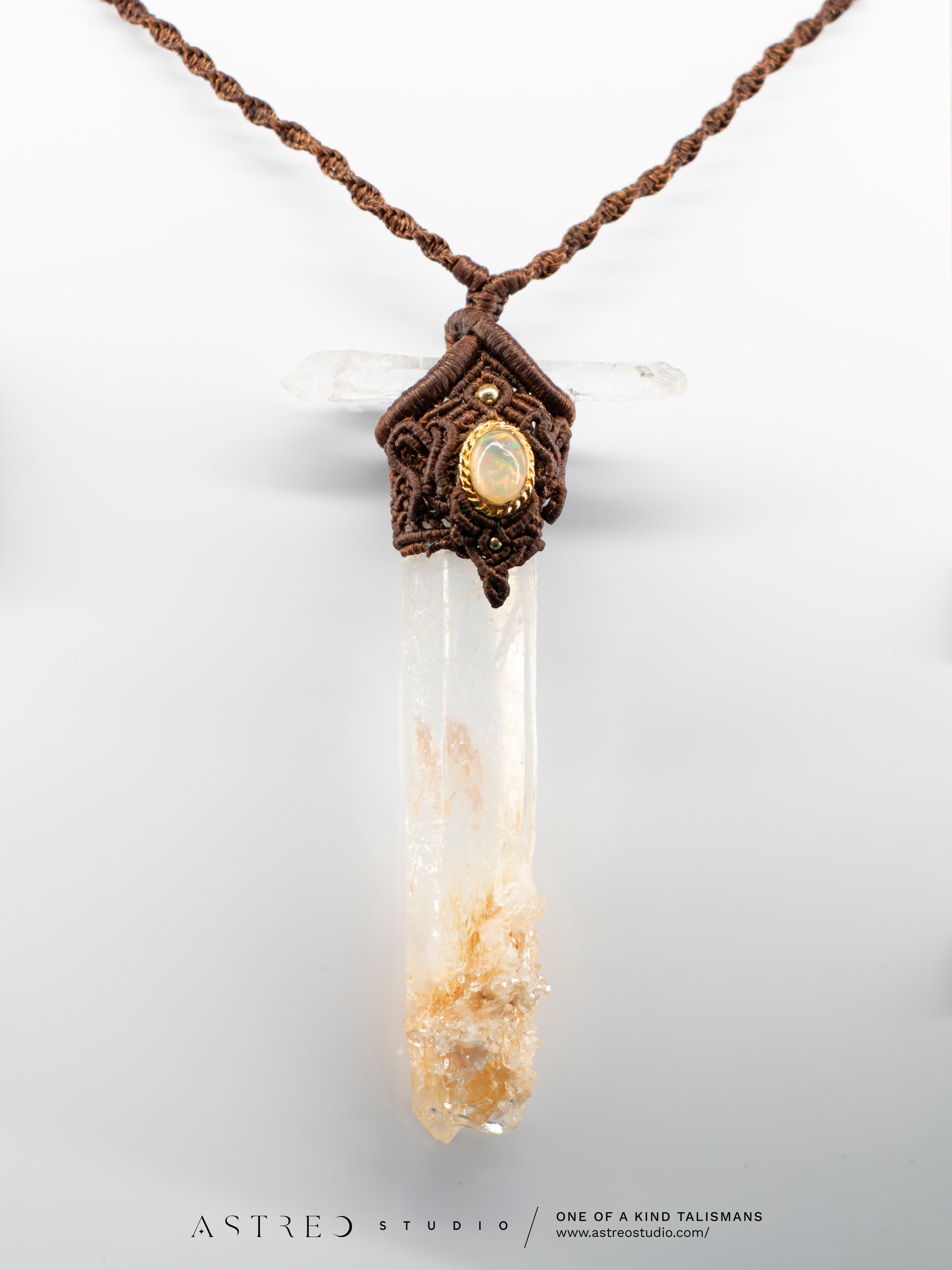 Collar Macrame Espada Cuarzo Lemuriano Golden Healer y Opalo Etiope