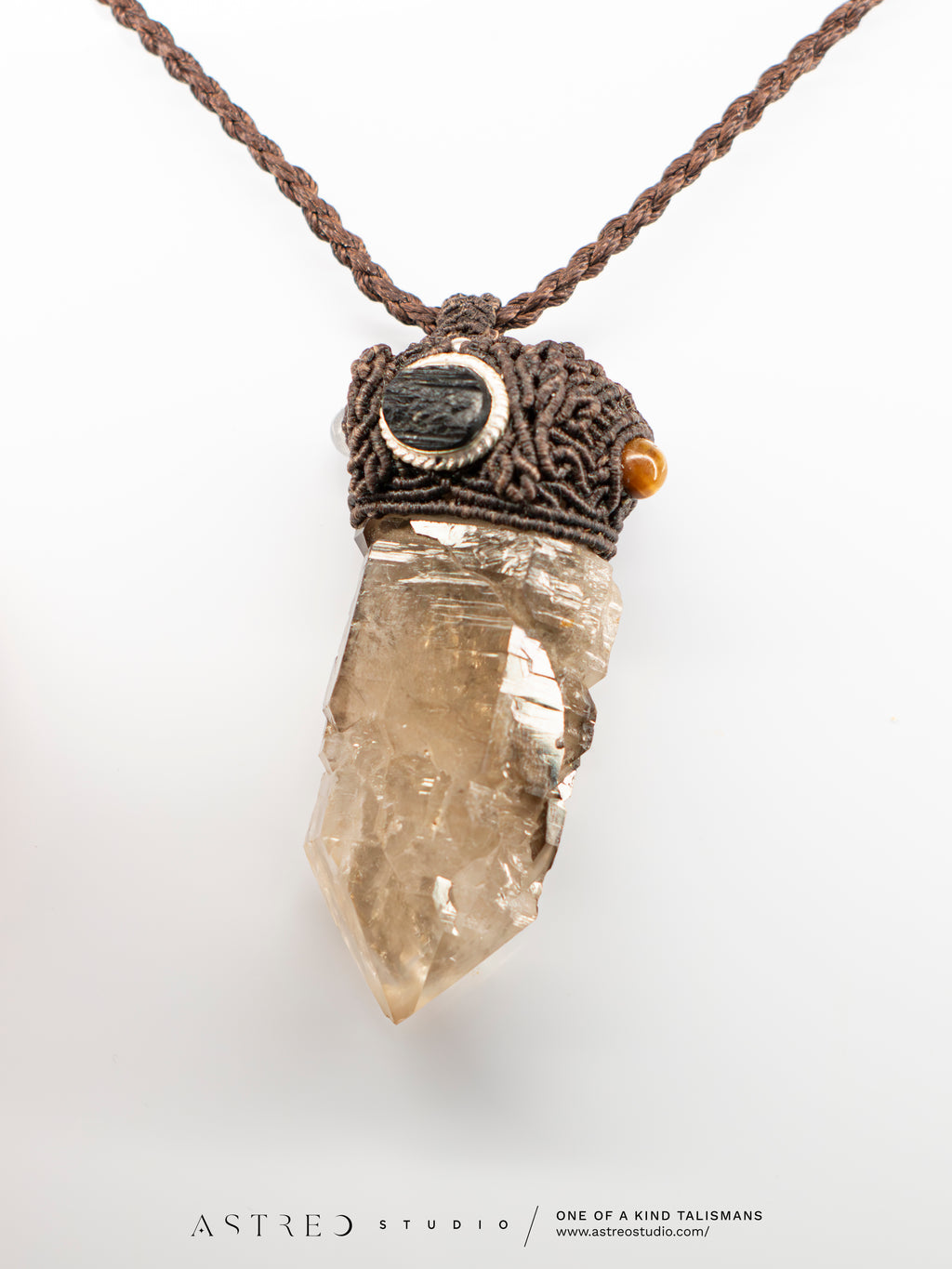 Collar Macrame Cuarzo Elestial con Turmalina Negra e Inclusiones