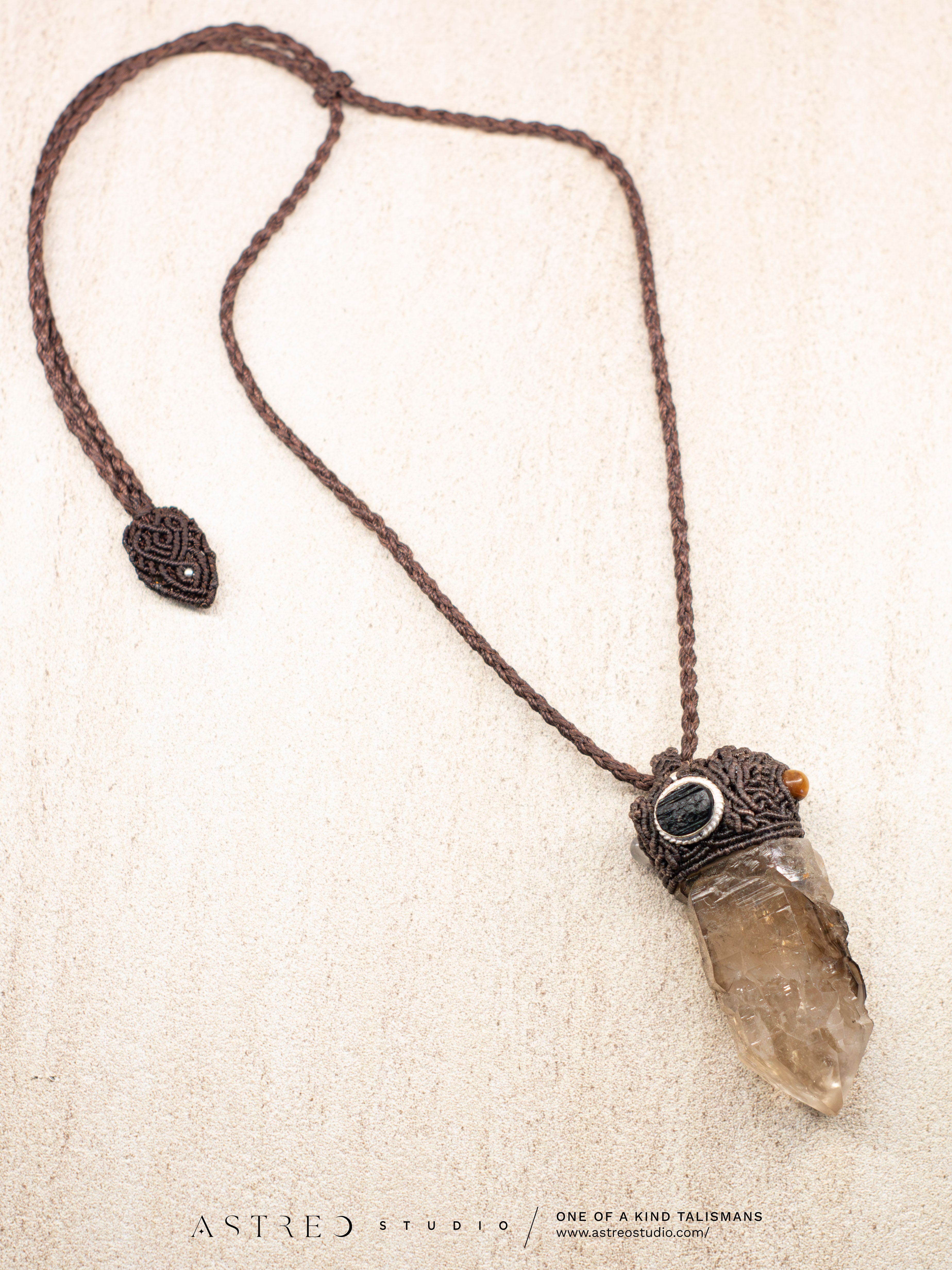 Collar Macrame Cuarzo Elestial con Turmalina Negra e Inclusiones