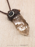 Collar Macrame Cuarzo Elestial con Turmalina Negra e Inclusiones