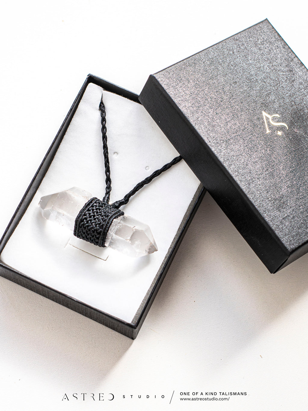 Macrame Necklace Master Quartz II: Double Terminated