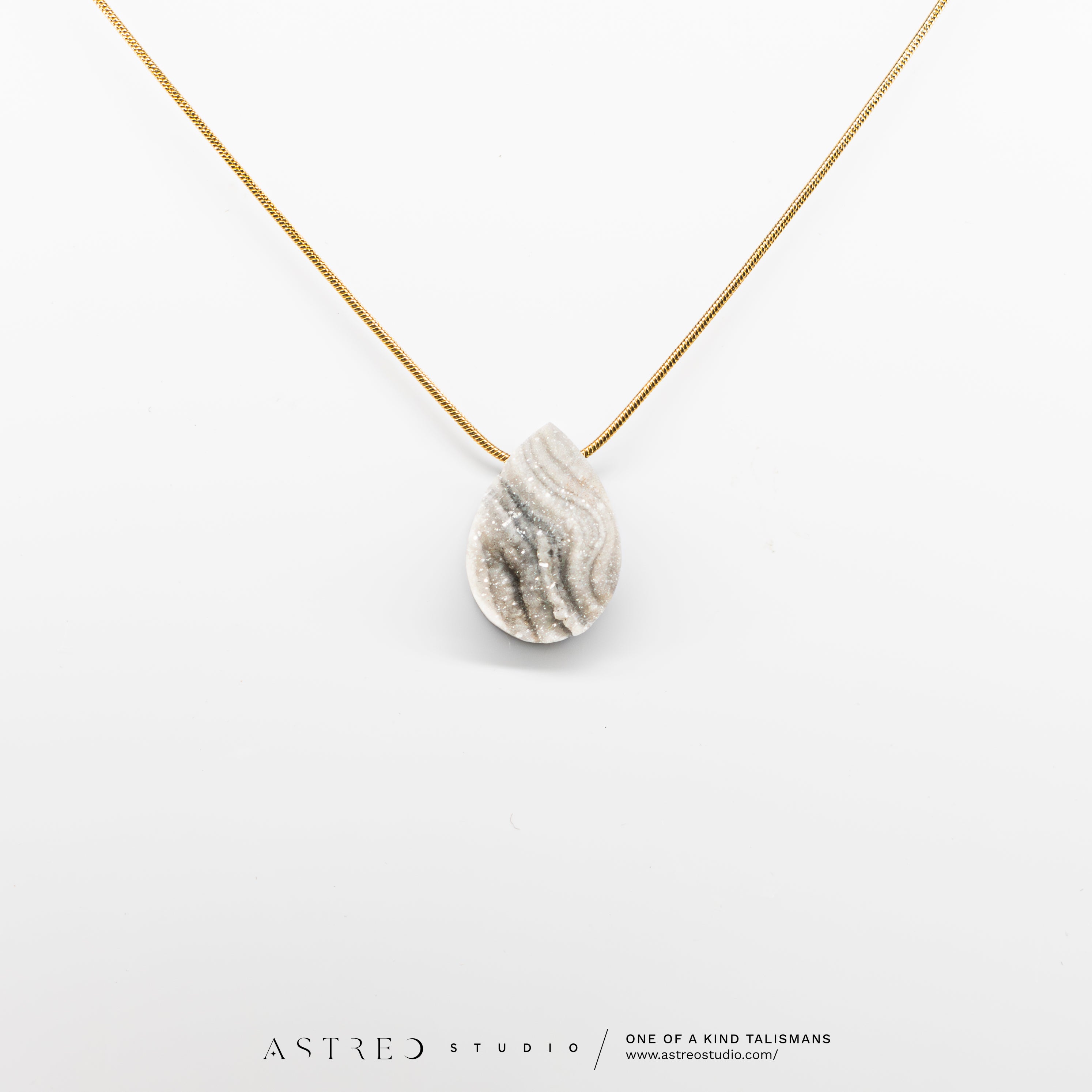 Collar Cadena con Flor de Calcedonia