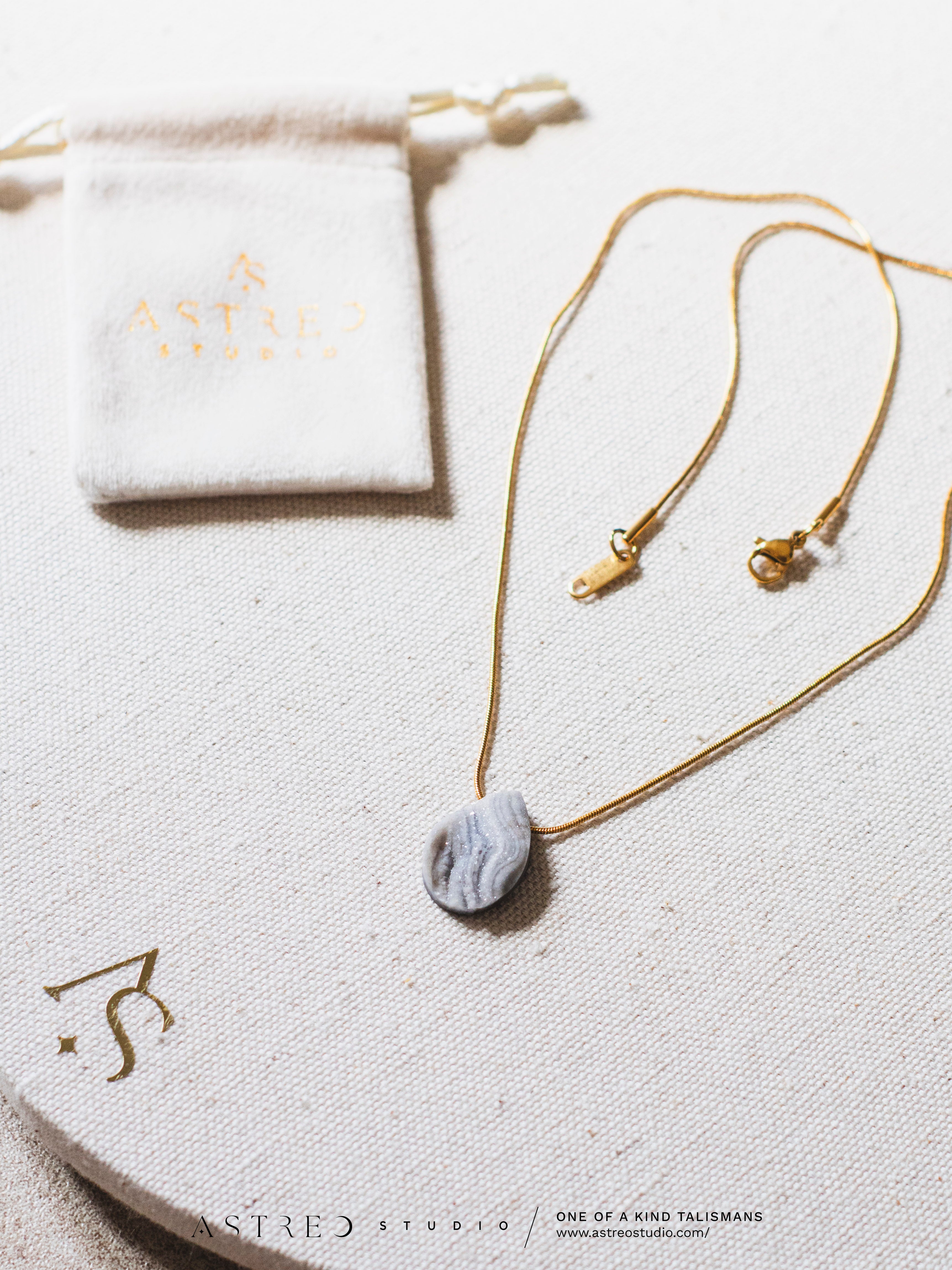 Collar Cadena con Flor de Calcedonia