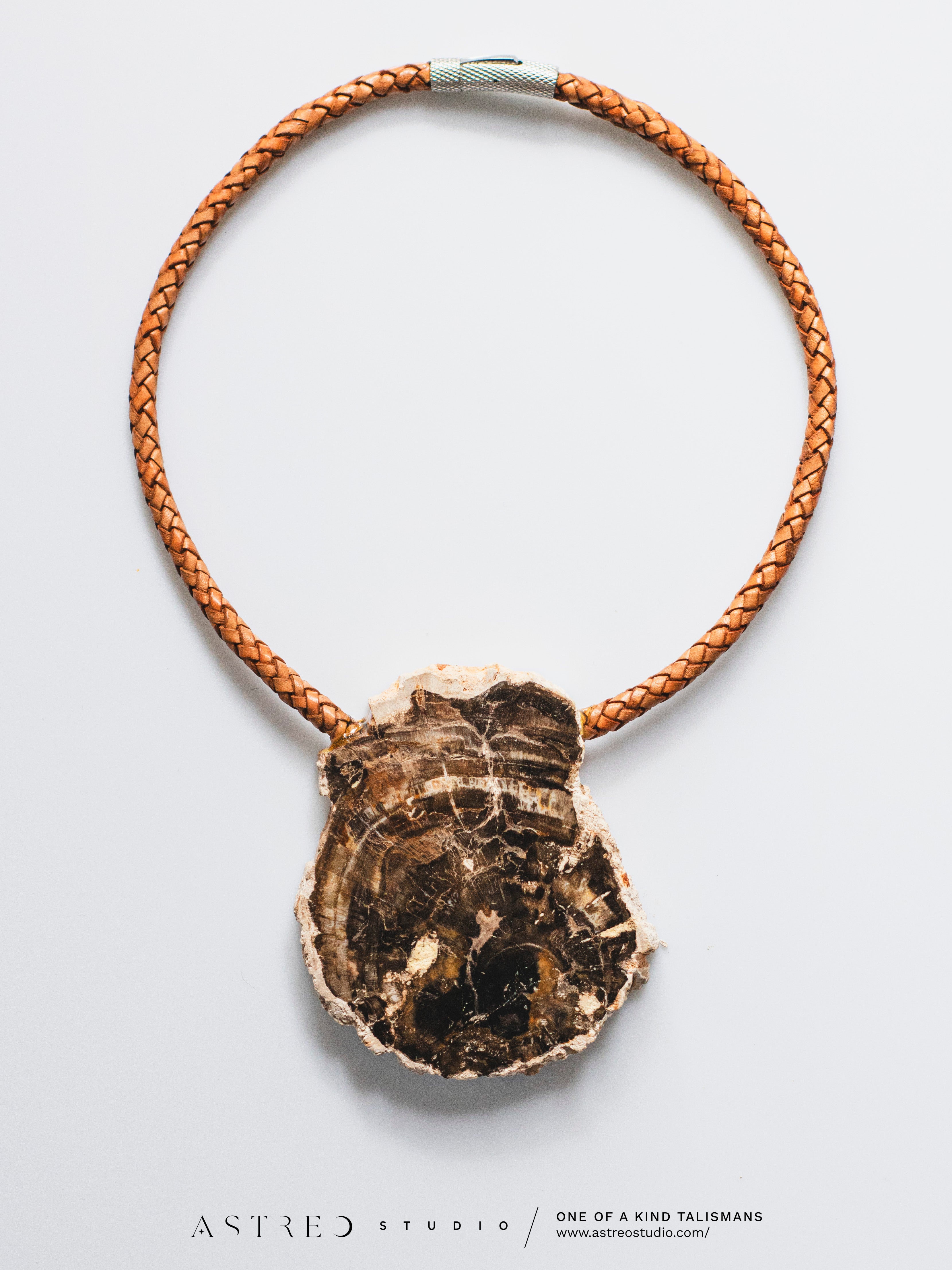 Collar Cuero con Madera Fósil, Xilopalo - Medallón XL