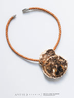 Leren ketting met fossiel hout, Xylofoonslag - Medaillon XL