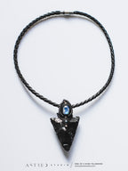 Leren halsketting met obsidiaan en labradoriet speerpunt