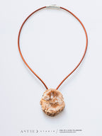 Leren Halsketting met Versteend Hout, Xylofoonsleutel