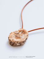 Leren Halsketting met Versteend Hout, Xylofoonsleutel