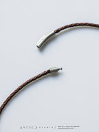 Leren halsband met ruwe malachietformatie