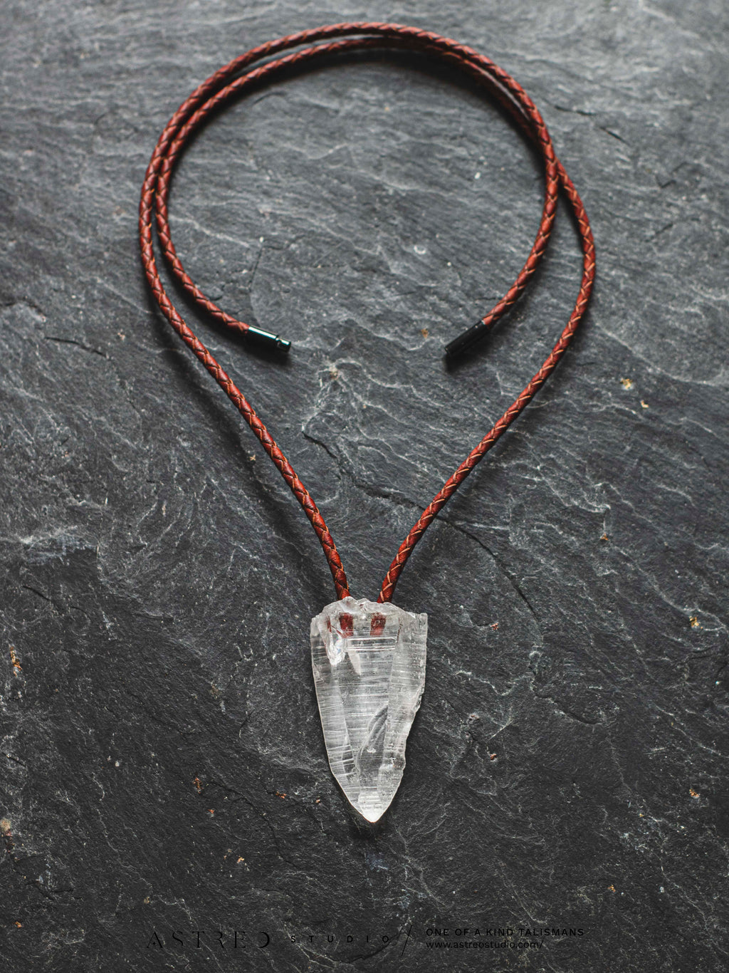 Collar Cuero Con Cuarzo Lemuriano