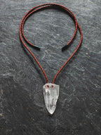 Collar Cuero Con Cuarzo Lemuriano