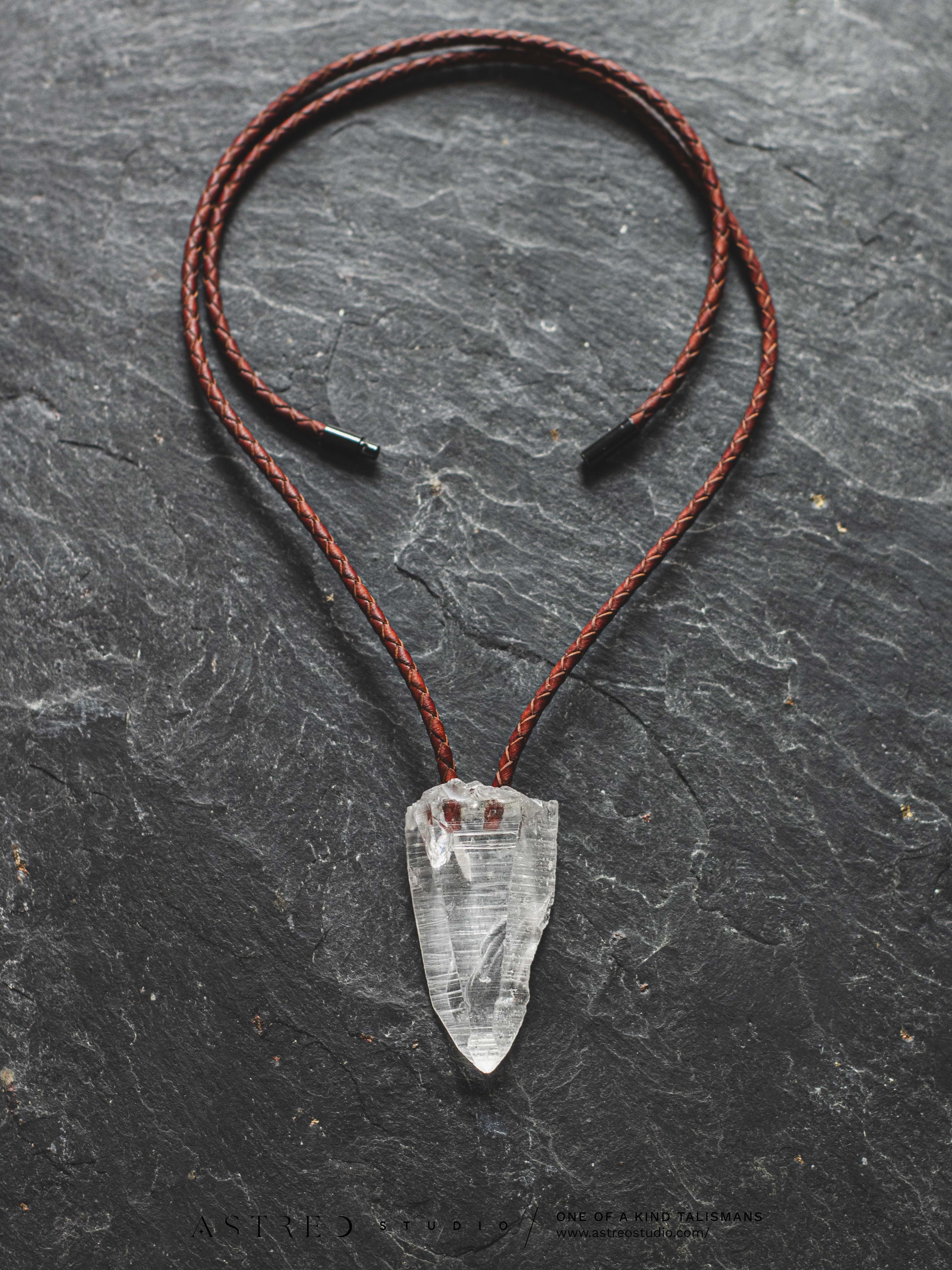 Collar Cuero Con Cuarzo Lemuriano