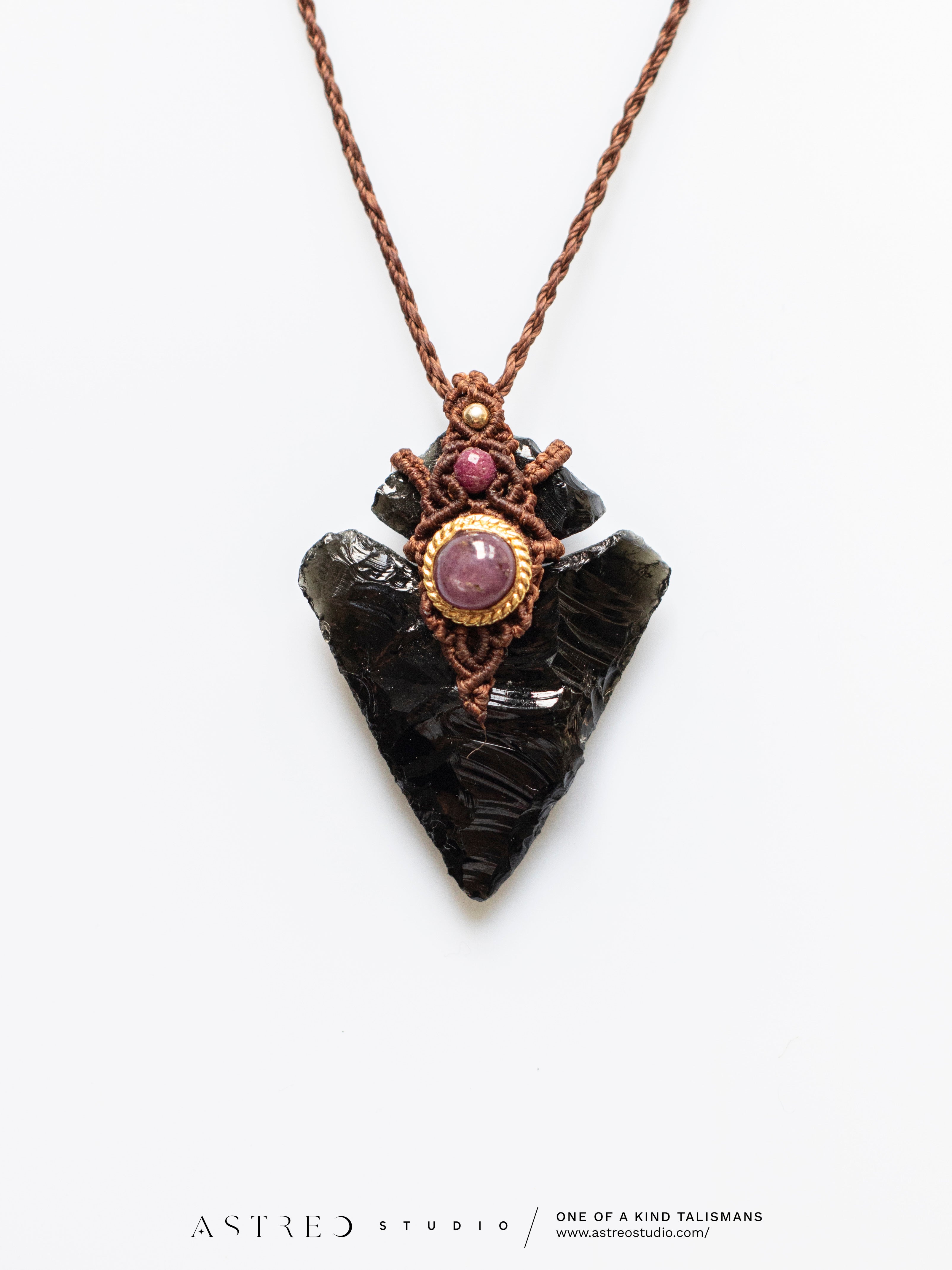 Collar Macrame Obsidiana y Rubi