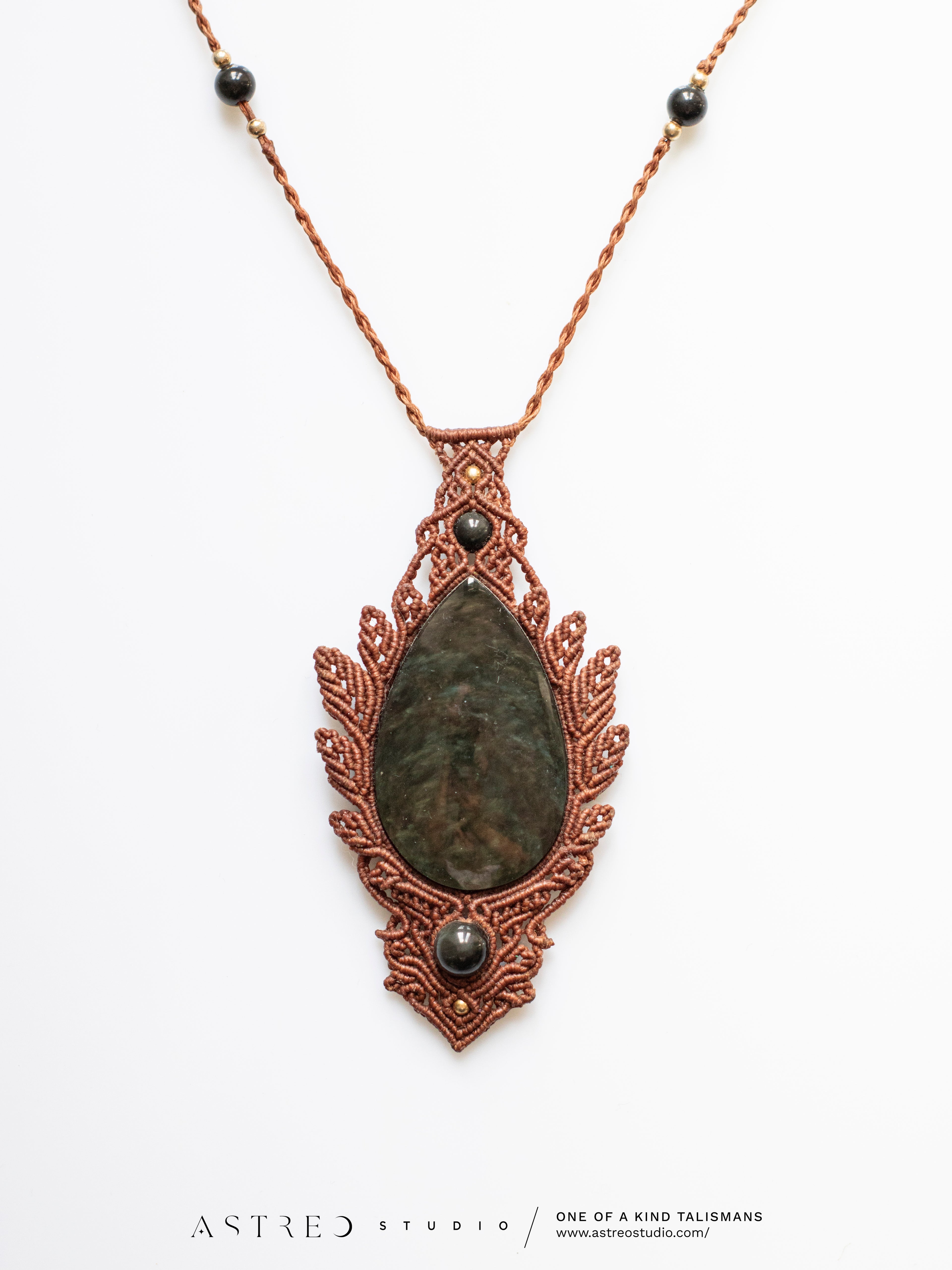 Collar Macrame Obsidiana Manto Huichol