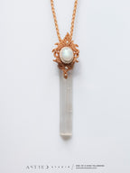 Macramé ketting met seleniet en maansteen. 