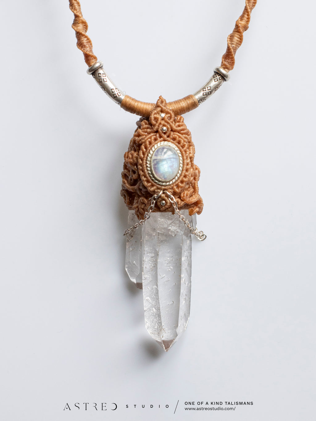 Macramé ketting met Twin Master Quartz en maansteen