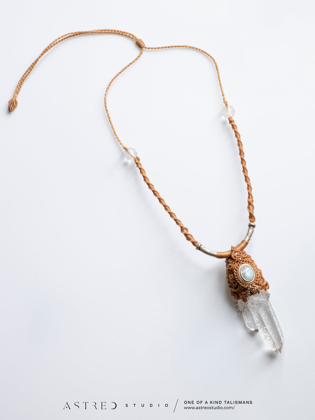 Macramé ketting met Twin Master Quartz en maansteen